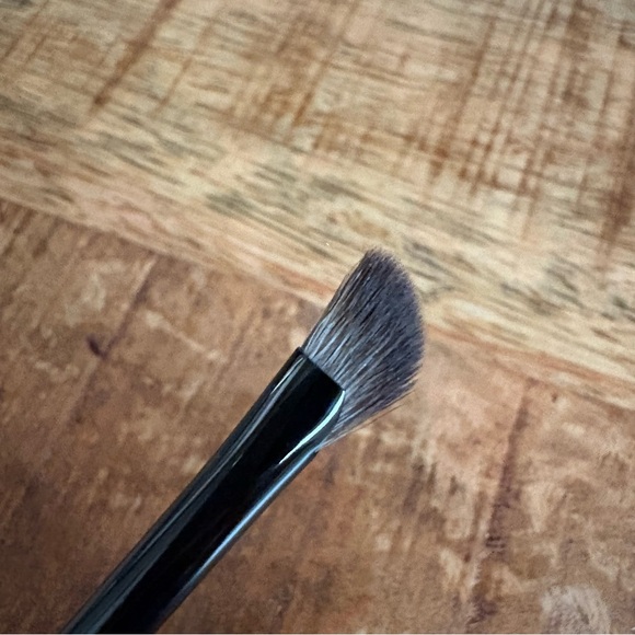 Details By Tati EX-6 Lifted Shadow Brush First Edition NWOT - Picture 6 of 7